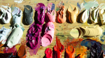 Plusieurs couleurs de peinture à l'huile