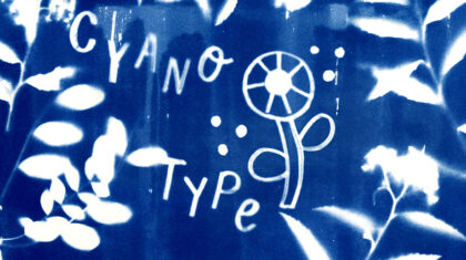 Cyanotype : technique artistique permettant de créer des images en bleu de Prusse à l'aide d'un dessin personnel ou de végétaux à apporter