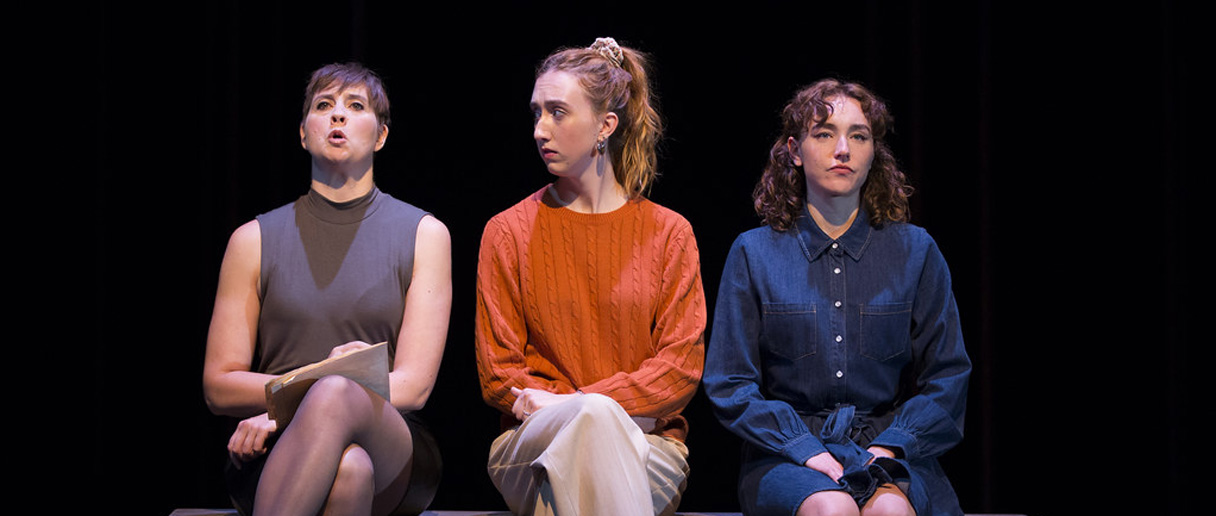 3 comédiennes sur scène