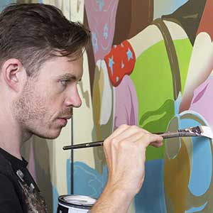 Artiste Doras peint la murale