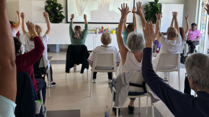 Yoga sur chaises