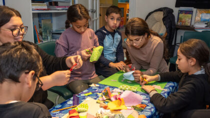 Jeunes qui bricolent