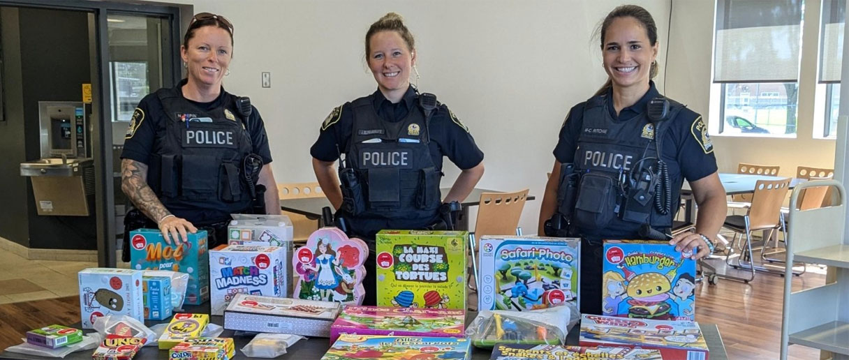 policières avec des jeux de société