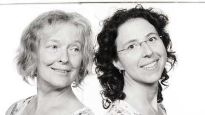 Marianne trudel et Karen Young en noir et blanc