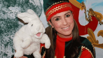 Lutin Confiance et sa marionnette du spectacle Les lutineries de Noël