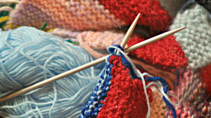 Aiguilles et laines à tricoter