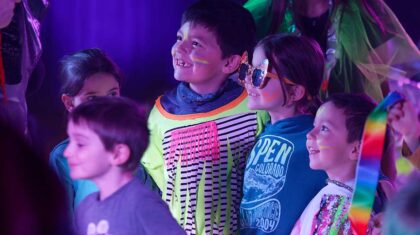 Plusieurs enfants déguisés