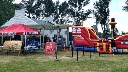 Une fête de quartier au parc Bernard-Landry avec jeu gonflable