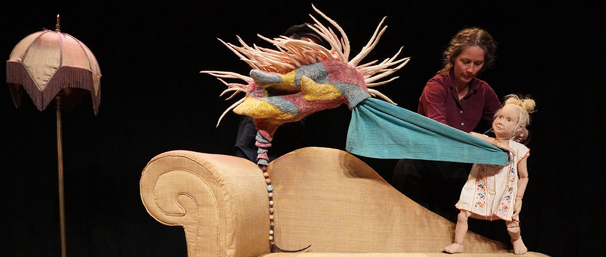 Spectacle de marionnettes Scribouillis Mimi dessine un compagnon de jeu à la craie, quand soudain celui-ci prend vie!
