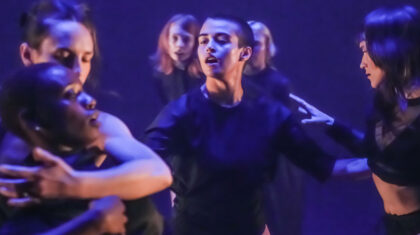 Des danseuses sur scène lors du spectacle de danse Soulèvement.